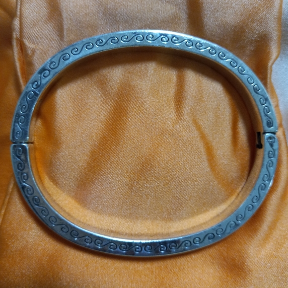 BRIGHTON CRYSTAL DIAMOND OVAL BANGLE BRACELET SILVER PLATED DECORATIVE SWIRLS - Picture 7 of 10